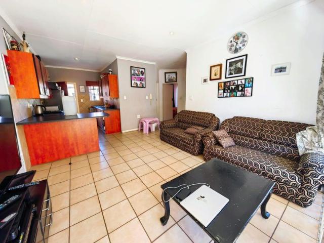 Cozy Townhouse in Baillie Park!
