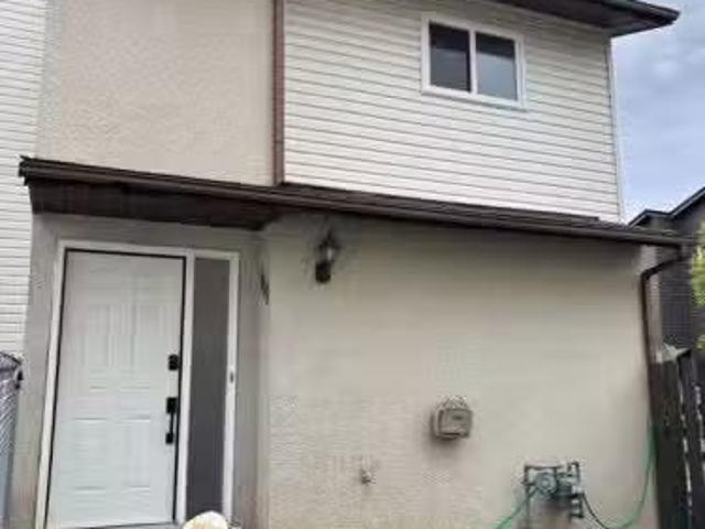 Cozy 111 Columbia Place West, Lethbridge, AB, T1K 5A8 house.