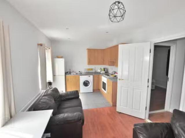 Rental! 1, 2b Grand Parade