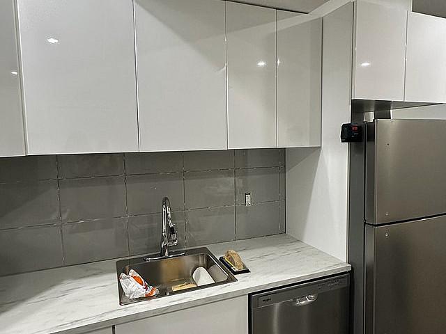 Cozy 1 Bedroom, 1bath Basement Suite With Separate Entrance