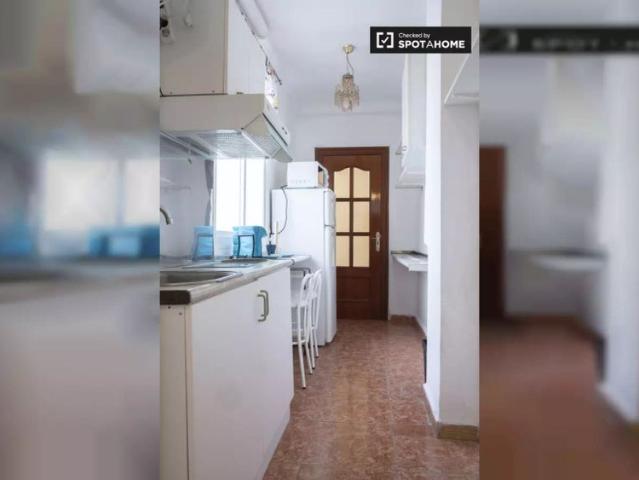 Cozy 1 bedroom apartment for rent near iconic Puerta del Sol in Madrid's historic city center
