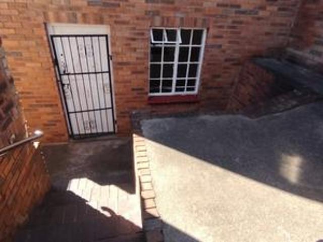 cozy 1 bedroom bachelor’s unit available!
