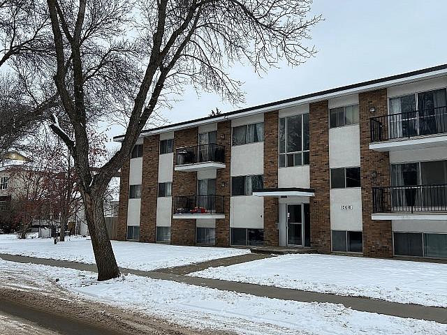 Cozy 1 Bedroom Renovated. Walk To Whyte Ave And U Of A