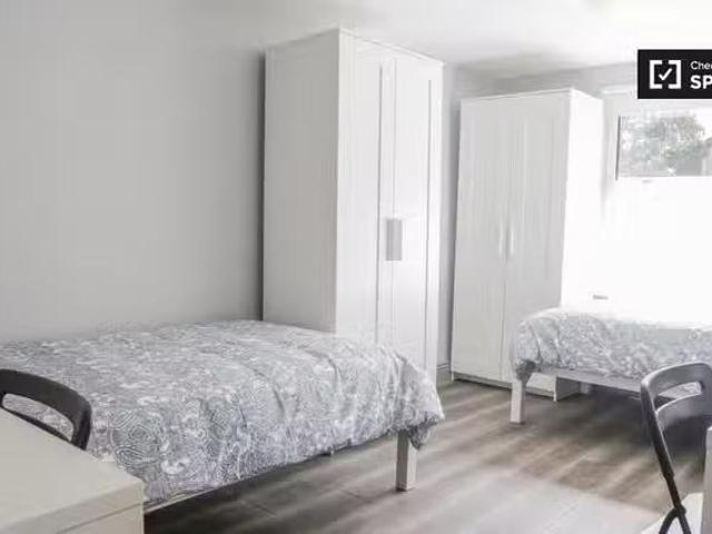 Charming 1 BR Bed in 6 bedroom flat for rent in Cabra East, Du.