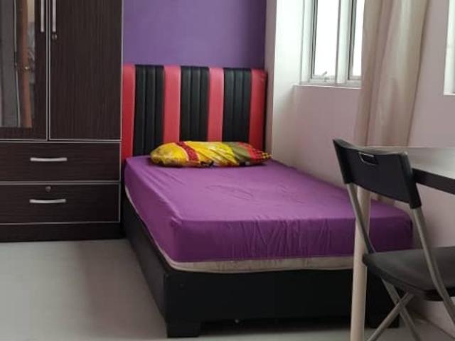 Cozy 1 Month Deposit Only @ Middle Room at Kota Damansara PJ!