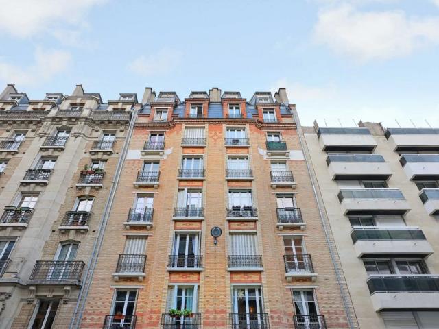 Cozy 1BR Apartment with Convenient Access to Public Transportation FELIX FAURE, Paris Amsterdam Apartments for Rent