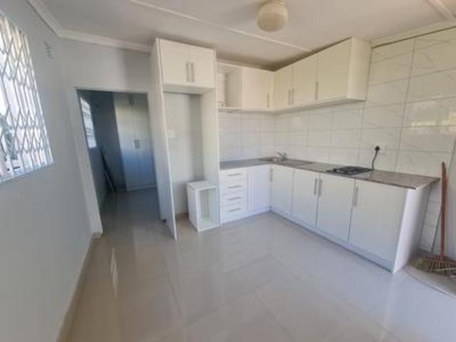 cozy 1br flat in sherwood with moder.