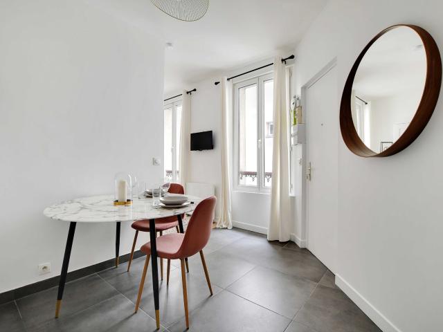 Cozy 1st Floor Apartment with Open Kitchen and Belleville Charm