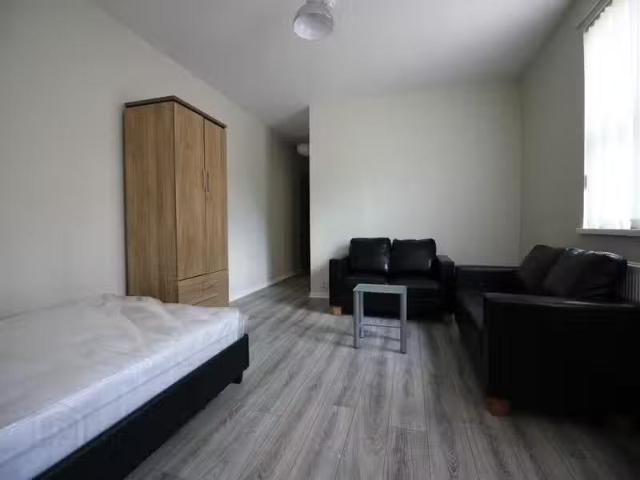 Cheap 2, 24 Stranmillis Road