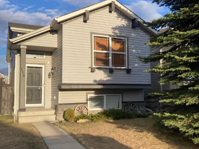 COZY 2 BDRM UPPER FLOOR IN EVERGREEN – UTILITIES INCLUDED – AVAILABLE JULY 1