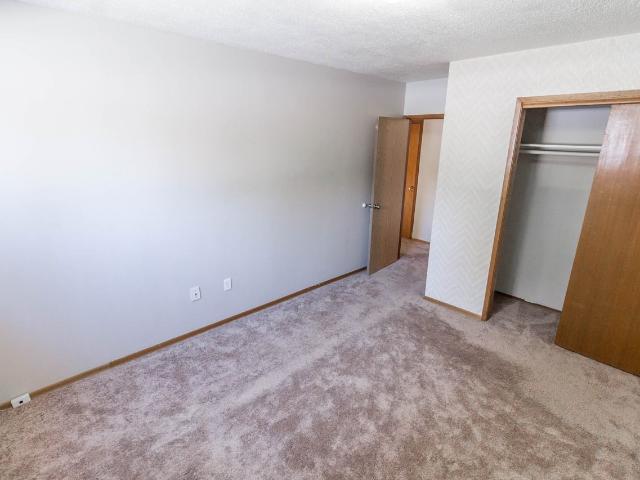 COZY 2 BED/1 BATH LOWER UNIT ACROSS FROM GOLF COURSE IN A QUIET BUILDING! 2 Bedroom Apartment for Rent at 5, Cochrane, AB T4C None