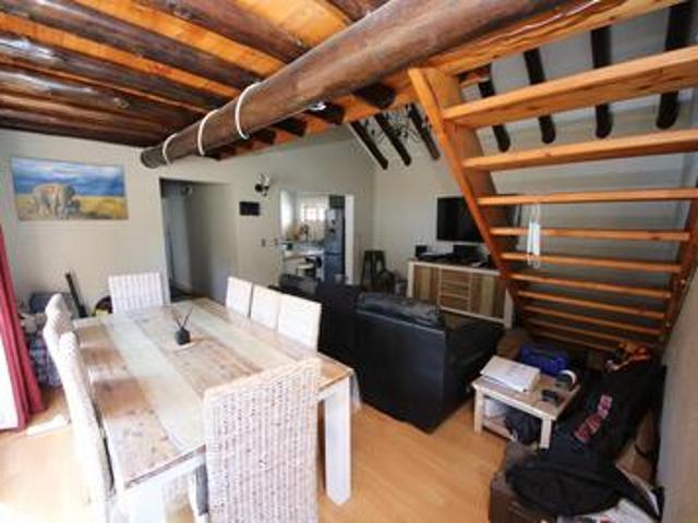cozy 2 bed 2 bath upstairs in tequesta