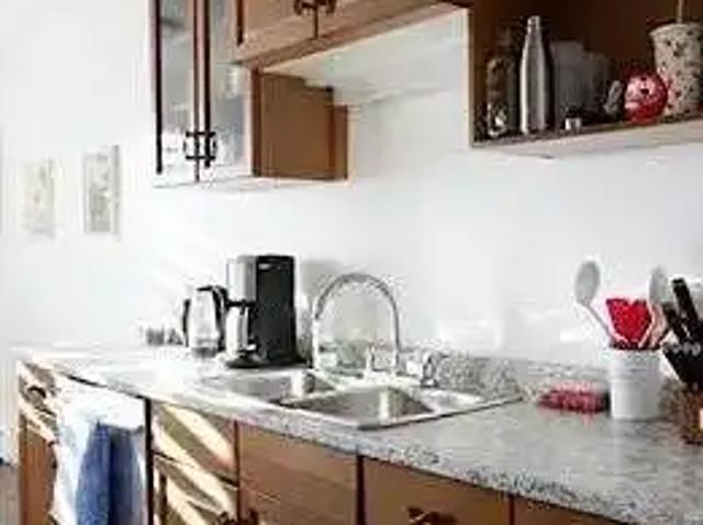 Cozy 2 bedroom 1 bath Condo Fully renovated