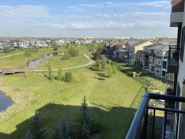 Cozy 2 bedroom 2 full bath with insuite laundry