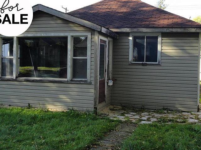 Cozy 2 bedroom Bungalow Renovation Opportunity