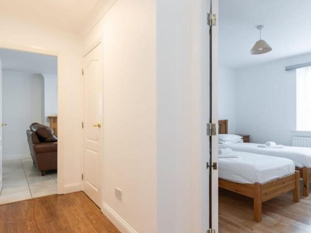 Cozy 2 bedroom flat near the Stepaside Lane bus stop
