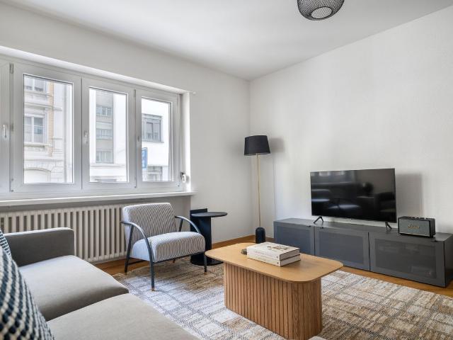 Cozy 2 Bedroom Furnished Apartment in Sihlfeld, Zurich Amsterdam Apartments for Rent