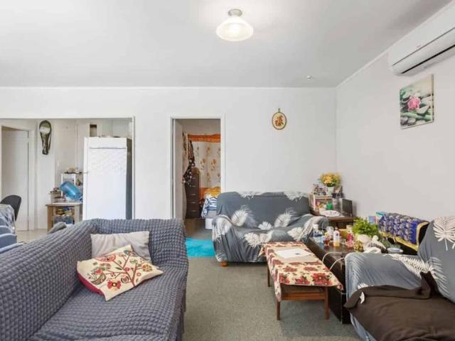 Cozy 2 Bedroom in Prime Henderson Location