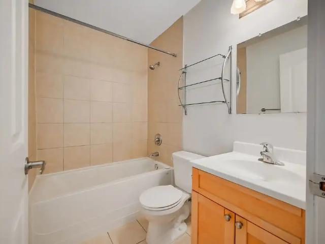 Cozy 2 Bedroon Condo