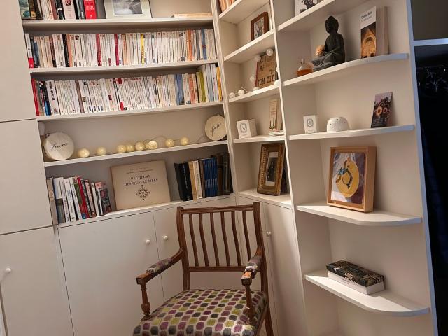 Cozy 2BR apt in Paris 16th near shops restaurants & transport, newly renovated. Sleeps up to 4