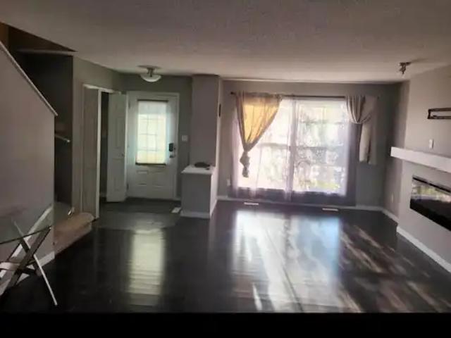 Cozy 3 + 1 bedroom half duplex in the desired Orchards, Ellerslie
