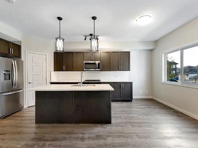 Cozy 3 beds +Den and 2.5 baths Townhouse in Redstone