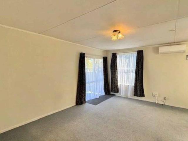 Cozy 3 bedroom home in Dinsdale!