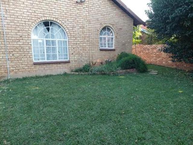 cozy 3 bedroom home with sunroom, br.