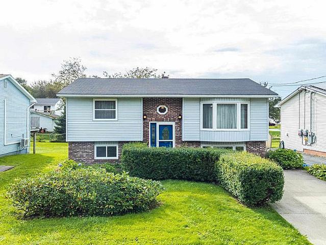 Cozy 3 Bedroom Split entry Home In Dartmouth