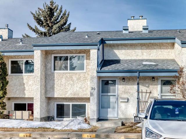 Cozy 2 bedrooms townhome in callingwood
