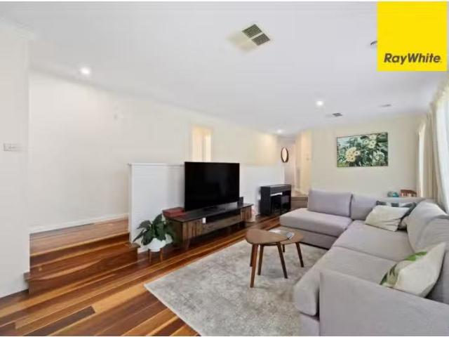 Cozy 3 BR 3 Coburn Place, ISAACS House for rent Listed by Rya.