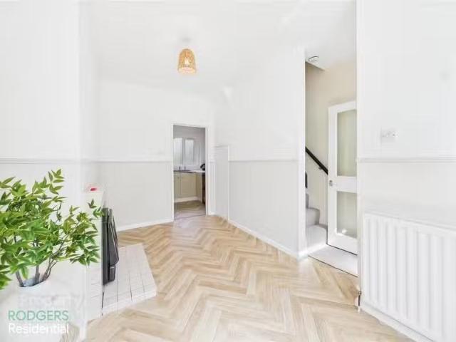 Nice 40 Glenvarlock Street