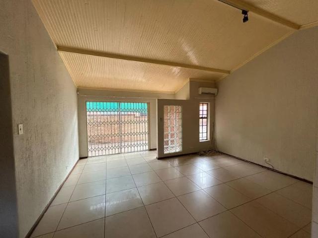 Cozy 4 bedroom townhouse for sale in sterpark