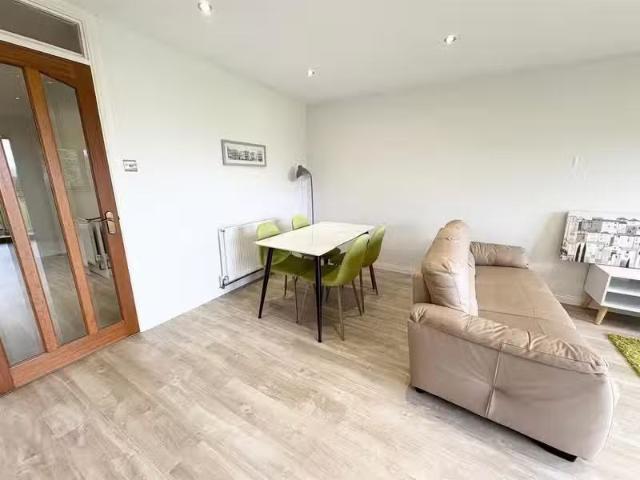 For Rent! 5b Helens Lea