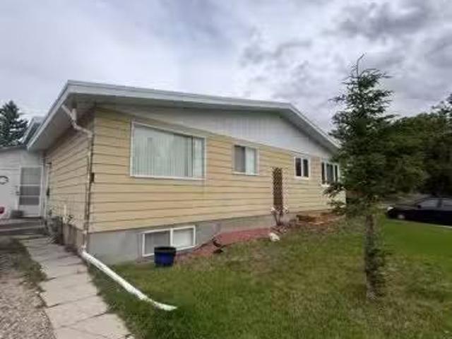 Cozy 62 Carleton Road West, Lethbridge, AB, T1K 3X5 house fo.