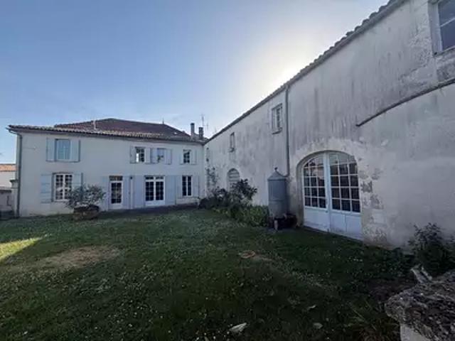 Cozes 17120 Achat / Vente maison 7 pièces t7 piscine jardin
