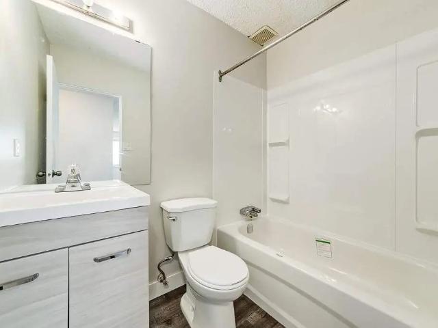 Cloverdale Apartments 1 Bedroom Apartment for Rent at 10125 153 St Nw, Edmonton, AB T5P 2B3 Canora