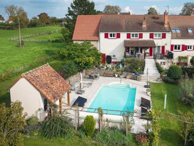 Grande maison avec chambre, gîte et piscine