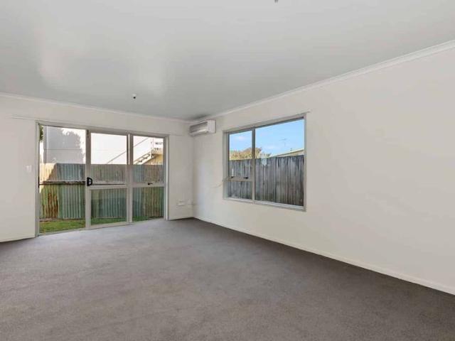 Close to University and Boy's High Zoned