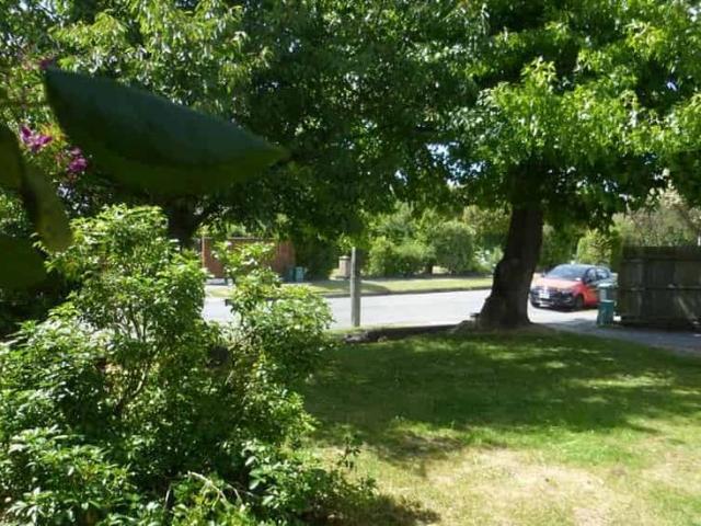 CLOSE TO WESTFIELD MALL
