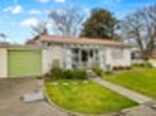 Close to Allenton School and Super Market