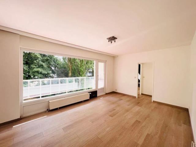 Close to Beaulieu metro station – Flat with a terrace!
