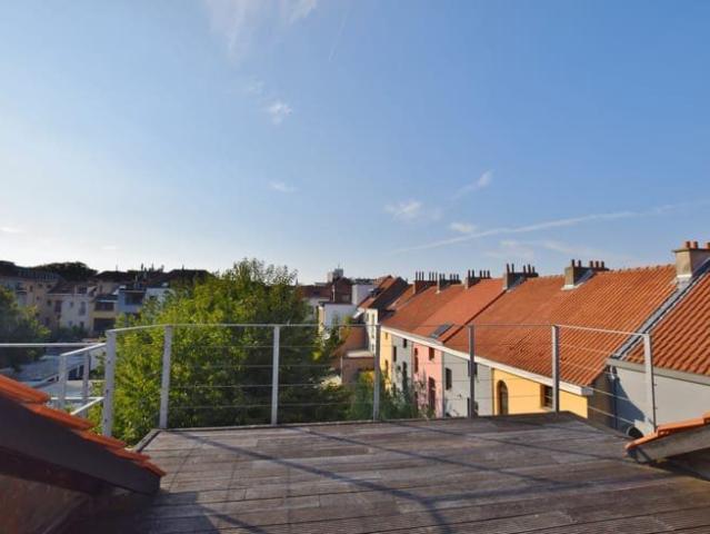 Close to CEE UE and Flagey, lovely townhouse