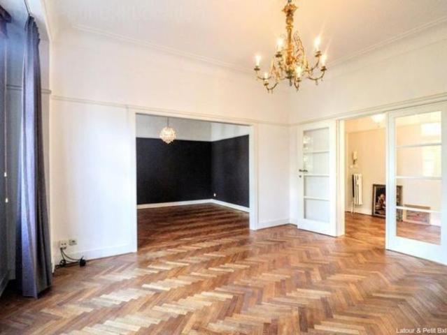 close to Josaphat Park and on Avenue Paul Deschanel