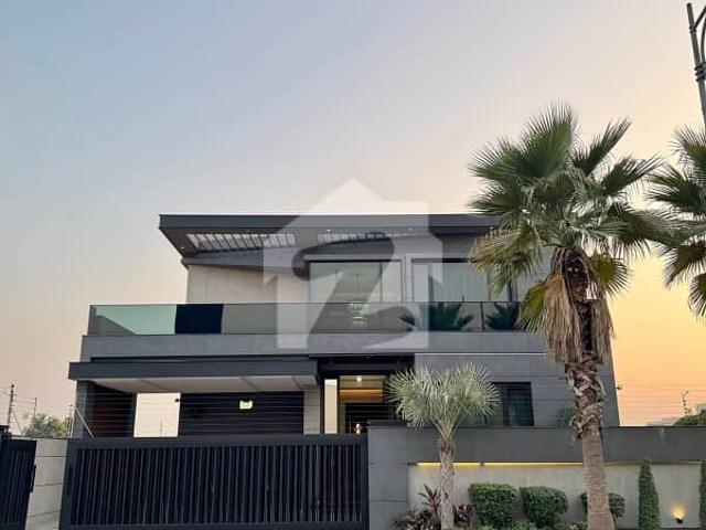 Close to Macdonold Park & Commercial 1 Kanal Full Basement Full Furnished Bungalow for Sale