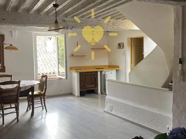 CLAVIERS: Belle maison de village restaurée avec terrasse 120m² Claviers