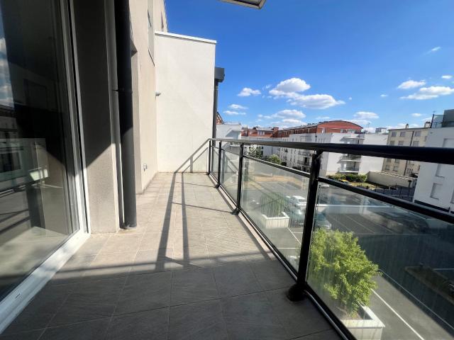 CLAIRMARAIS GARE CENTRE APPARTEMENT MODERNE TYPE 2 de 50m2 + TERRASSE + PARKING COUVERT