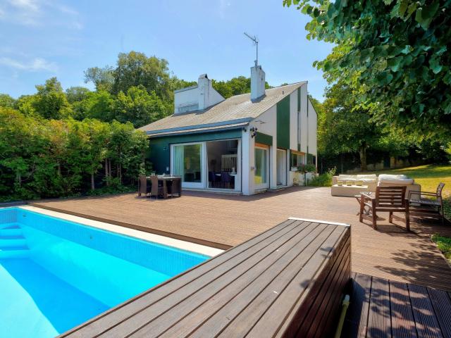 Clamart CENTRE Maison de 196m² Terrain de 1200m² Piscine