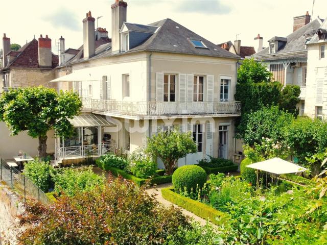 CLAMECY CENTRE: Maison Bourgeoise, cœur de ville, cadre int. 293m² Clamecy
