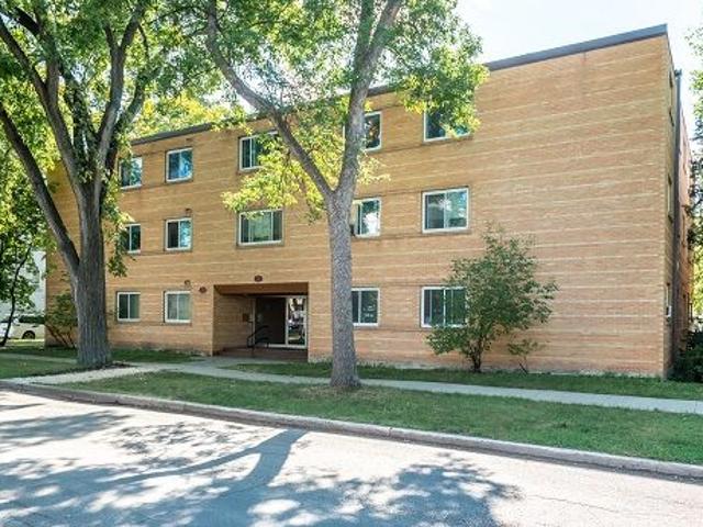 Clar El Manor Apartments